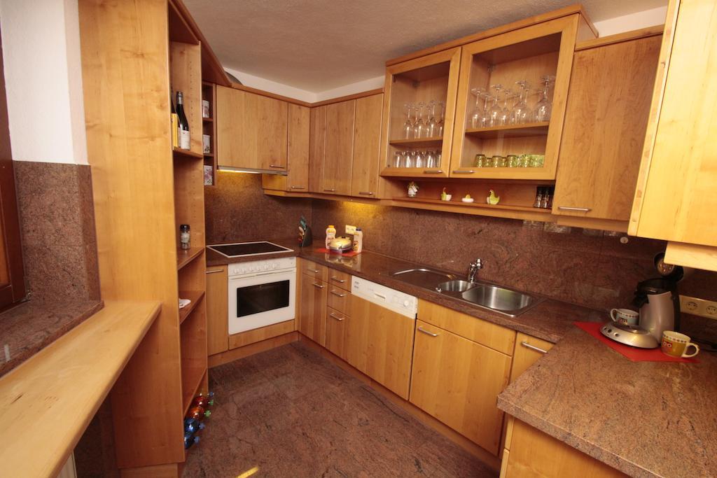 Luxus Appartement Schwarzwald Bei Freiburg 4 Schlafzimmer Sauna Solden Ruang foto